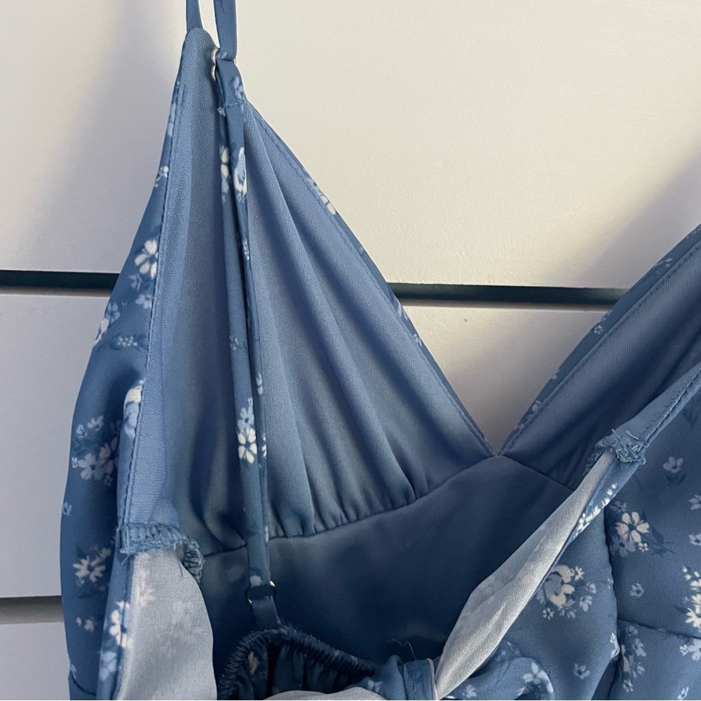 NWT small blue floral mini dress with tie bow in the back - Picture 9 of 11